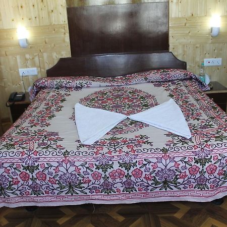 Fluorescence Hotel And Restaurant Gulmarg Extérieur photo